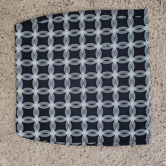 Stretchy casual skirt by Banana Republic - Picture 1 of 3